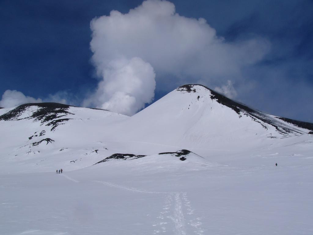 Sotto Il Vulcano Николози Екстериор снимка